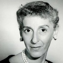 Dorothy Neumann 飾演 Anastasia Abernathy