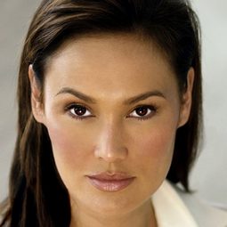 蒂雅·卡瑞拉 飾演 Mrs. Kekoa