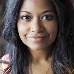 雷貝嘉·娜歐蜜·瓊斯 飾演 Nicole