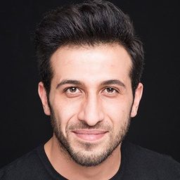 艾爾辛·阿里奇 飾演 Nazım