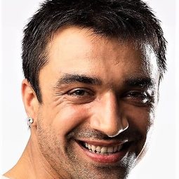Ajaz Khan 飾演 