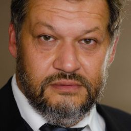 Heorhii Povolotskyi 飾演 Tolya