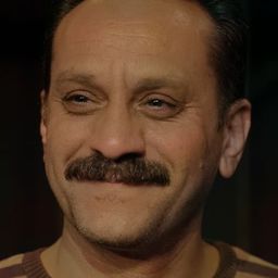 Yıldırım Şimşek 飾演 Mürşit