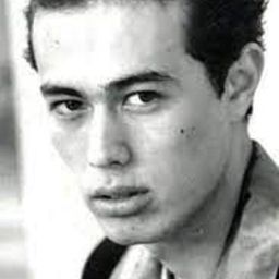 Kentaro Seagal 飾演 Accessories Salesman