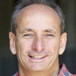 J.K. Baker 飾演 Homeless Man