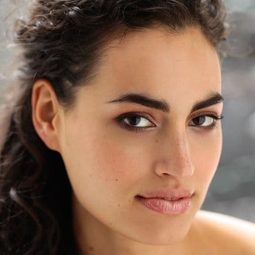 Rosa Gilmore 飾演 Jila