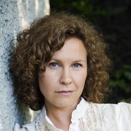 伊娃米蓮達 飾演 