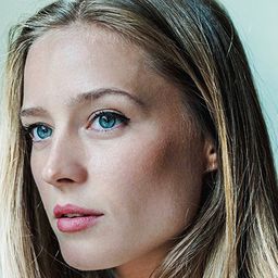 Vijessna Ferkic 飾演 Sophie