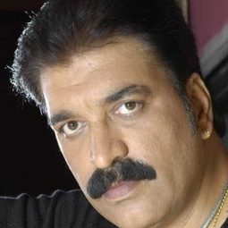 Joy Badlani 飾演 Anshul's father