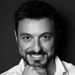 Julio Arrojo - Magical Girl演員 飾演Conductor