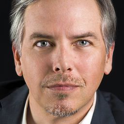 David Stuart 飾演 Reverend Pehme