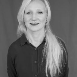 Guna Zariņa 飾演 Zita