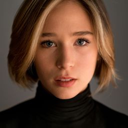 蘇菲亞·威拉奇 飾演 Hania