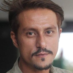 保朗•帕雷 - 任務：摧毀愛情演員 飾演Jo