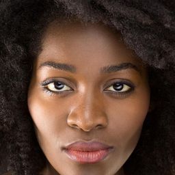塞吉蘿拉·歐吉丹 飾演 Yemisola Bankole