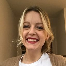 Lauren Laverne 飾演 Self