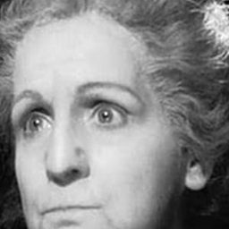 Julia Delgado Caro 飾演 Doña Maria