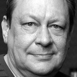 Vadim Gushchin 飾演 police chief