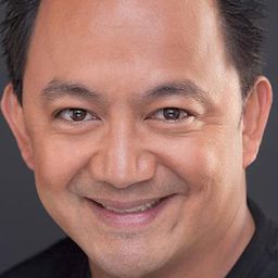 Clarence Aumend 飾演 Baz