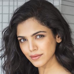 詩瑞雅·琵貢卡 - 舞動邦哥拉演員 飾演Nimmo