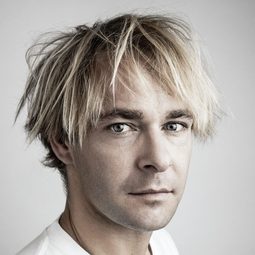 Mirco Kreibich 飾演 Journalist