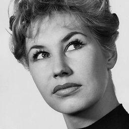 Lotte Ledl 飾演 Johanna