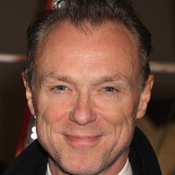 蓋瑞·坎普 飾演 Sy Spector