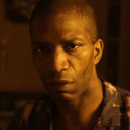 馬克·蒙奈羅 飾演 Dr. Frank Jarrek