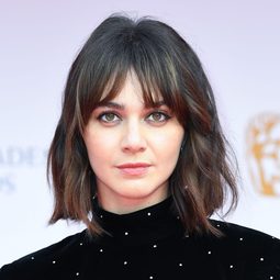 艾瑪·阿普爾頓 飾演 Hannah