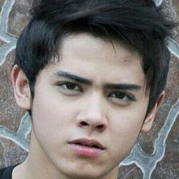 Aliando Syarief 飾演 Aksa