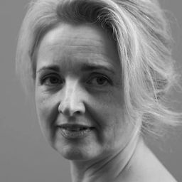 Anna Dworak 飾演 Tove Gran