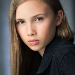 露比·塔珀 飾演 Daisy Sheenan