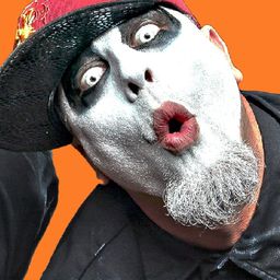 Monoxide 飾演 Dusty Poot