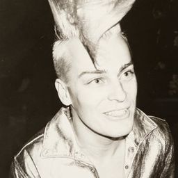 John Sex 飾演 Self