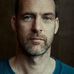 Kyrre Haugen Sydness 飾演 Maria's ex husband