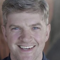 Mike Bradecich 飾演 Jerry