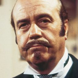 Valeriano Andrés 飾演 Abuelo