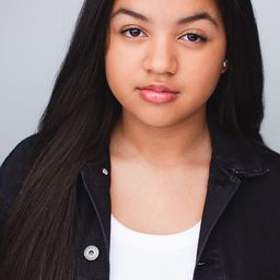 Dylan Chloe Dash 飾演 