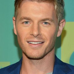 Rick Cosnett - 園藝大師演員 飾演Stephen Collins