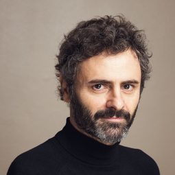 Xúlio Abonjo - 瑪麗閒事演員 飾演Javi