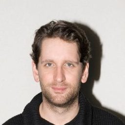 Sebastian Schwarz 飾演 Hastings, Brakenbury, Ratcliff