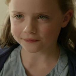 Swan Mirabeau 飾演 Eve Curie / Irène Curie (voice)