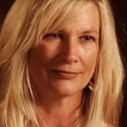 Rebecca Wood 飾演 Zarla