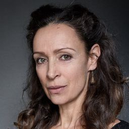 Mary Sellers 飾演 Fiorella