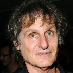 Zalman King 飾演 Roy St. John