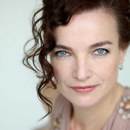 Adél Kováts - 留給父母的日記演員 飾演Natasa