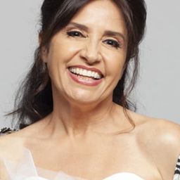 Vaso Goulielmaki 飾演 