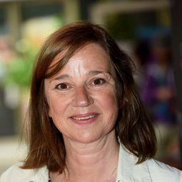 Lena Stolze 飾演 Andrea Schneider