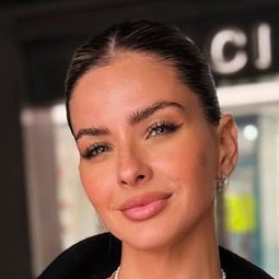 María Eugenia Suárez 飾演 Flavia