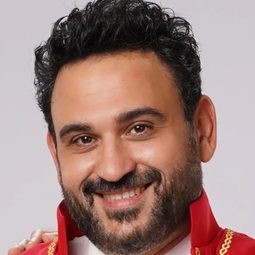 Akram Hosni 飾演 عمرو